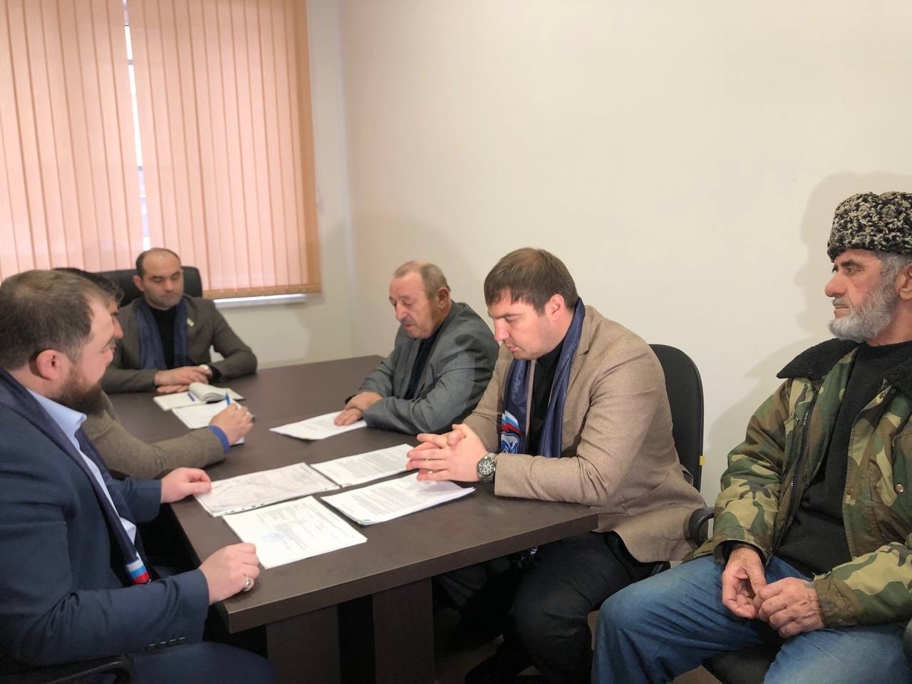 «Партийный десант» проверил ход строительства школы на 720 мест в с.п. Долаково  Строительство школы на 720 места ведется в рамках реализации Народной программы.