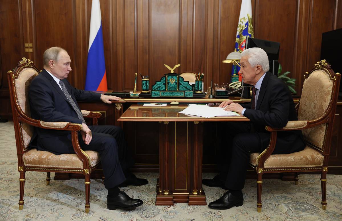 Владимир Путин: «Единая Россия» формулирует инициативы по важнейшим направлениям социально-экономического развития и защите прав граждан     Президент поблагодарил партию за патриотическую позицию, которую она занимает.