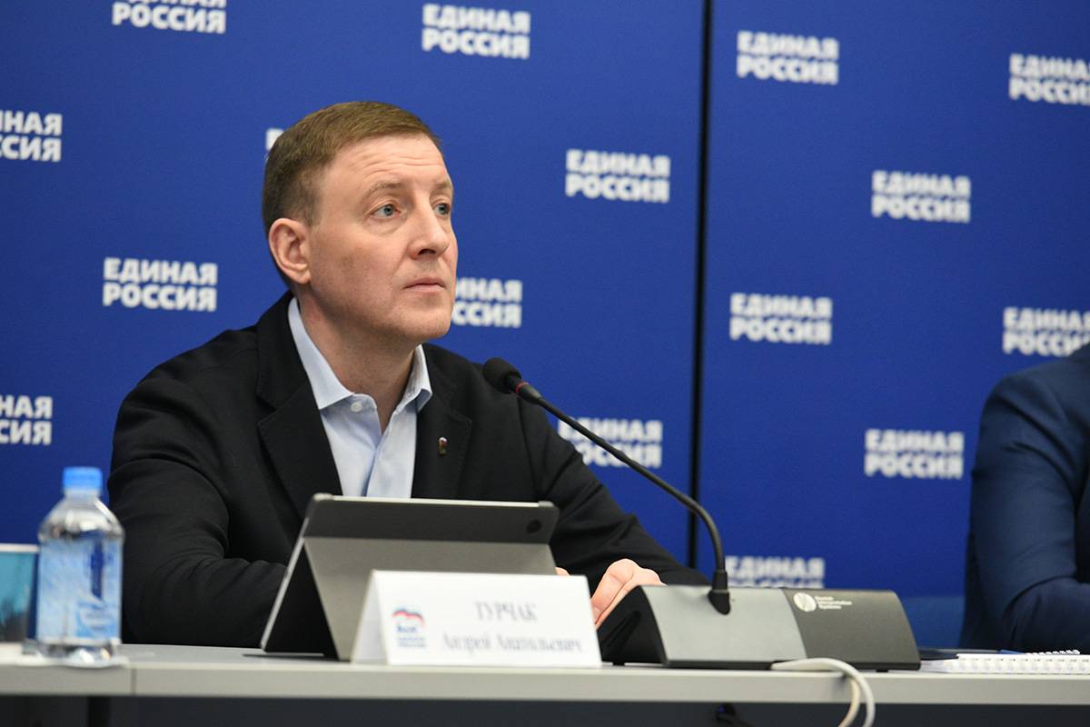 Технологический суверенитет, поддержка предпринимателей и кадровых проектов: «Единая Россия» прорабатывает новые инициативы для развития импортозамещения     Они позволят установить приоритет отечественной продукции над импортной и заменить западные регла.