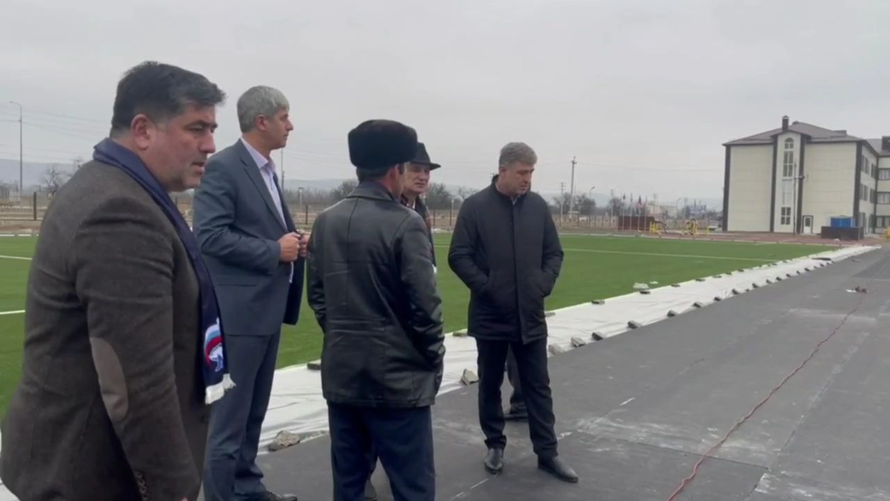 «Партийный десант» проверил ход строительства и реконструкции объектов в Сунже  «Единая Россия» провела очередной мониторинг объектов, включенных в Народную программу..