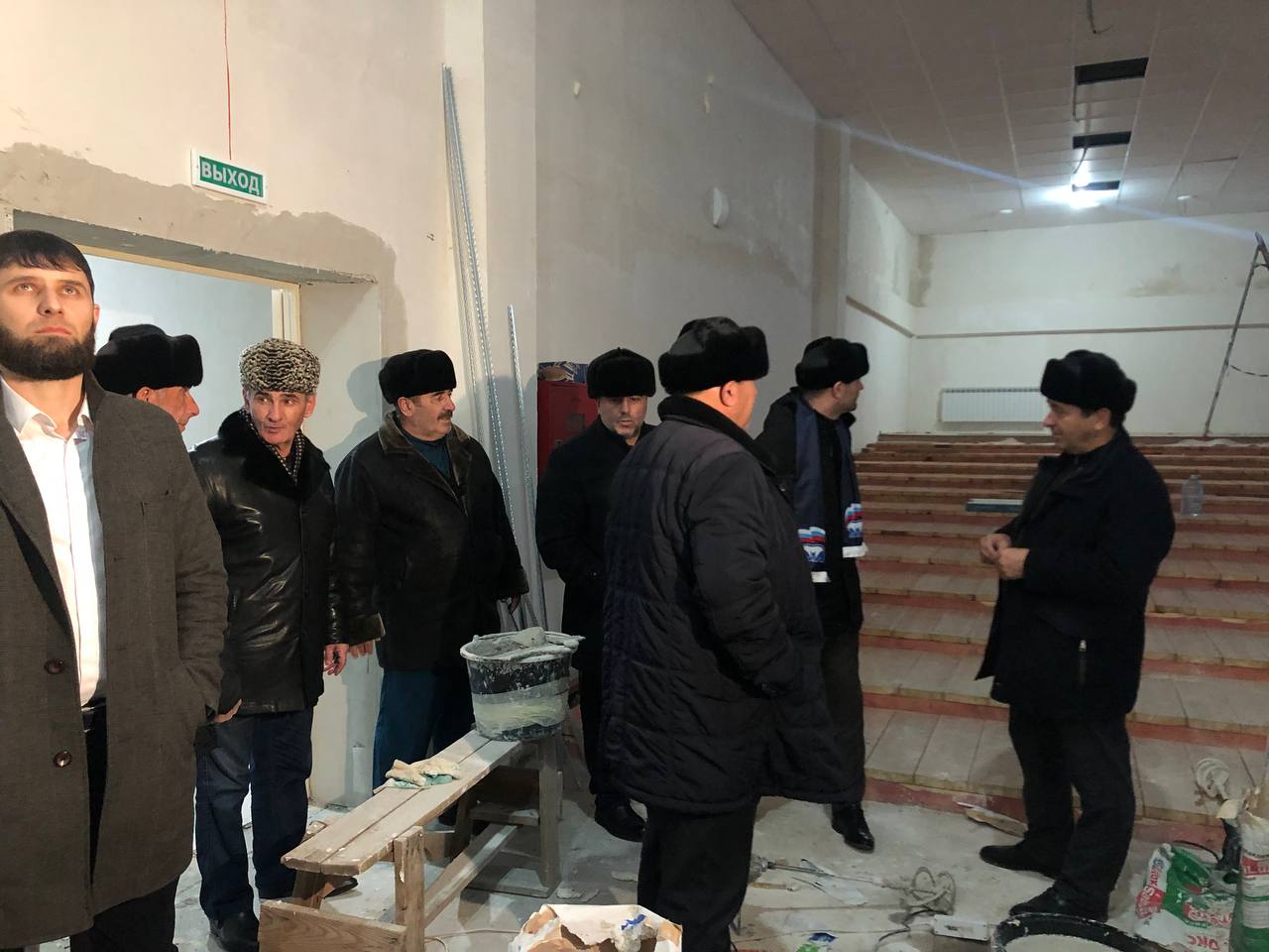 «Партийный десант» проверил ход строительства Дома культуры в с.п. Гайрбек-Юрт  Работы ведутся в рамках реализации Народной программы партии.