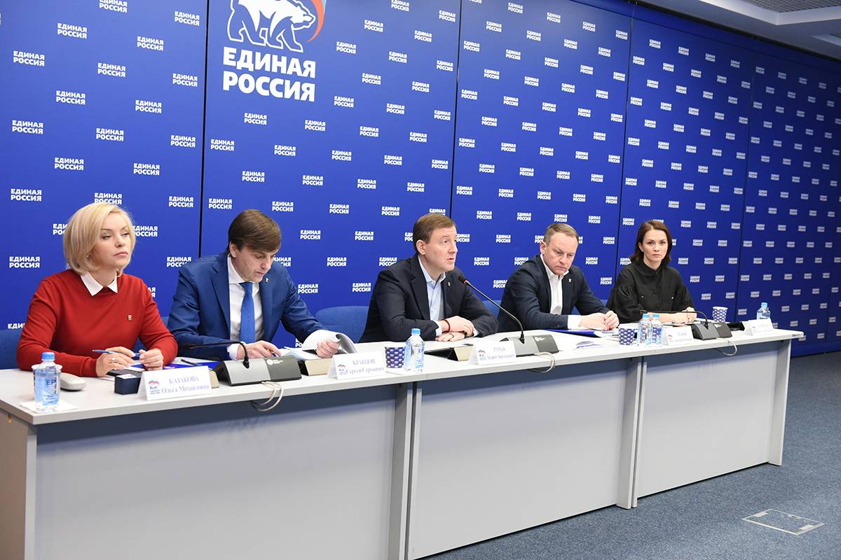 «Единая Россия»: В 2023 году по программе капремонта сдадут более 1,5 тысяч школ     Из них 363 — объекты двухлетнего цикла, где ремонт начался в 2022 году.